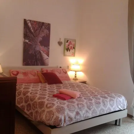 B&B Solidale Il Giglio Alojamento de Acomodação e Pequeno-almoço 2*