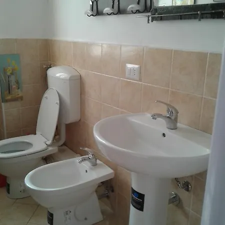 B&B Solidale Il Giglio 布雷西亚